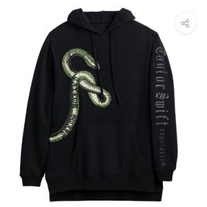 SOLD Taylor Swift Reputation Snake Sweatshirt 🐍